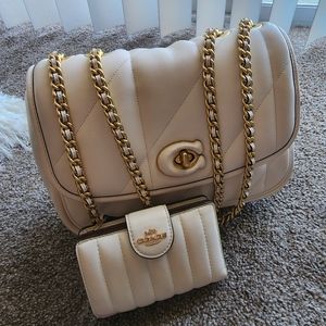 *Authentic* Coach Pillow Madison and wallet